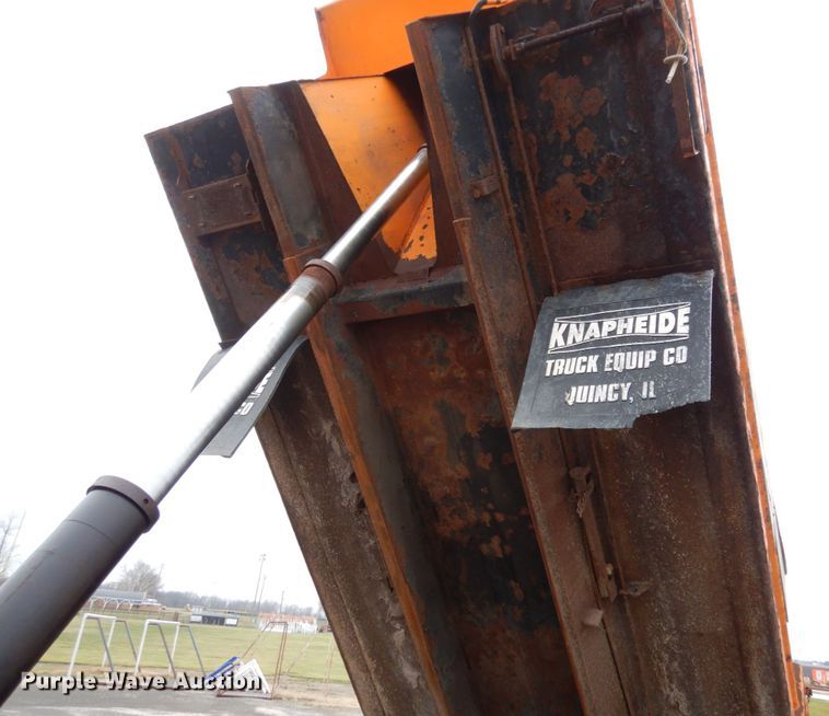 image for item JK9854 2002 International 4900  dump truck