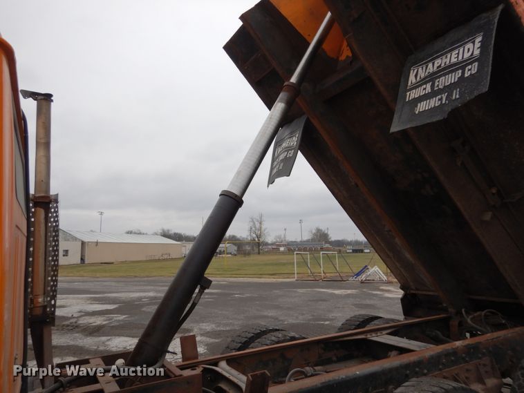 image for item JK9854 2002 International 4900  dump truck