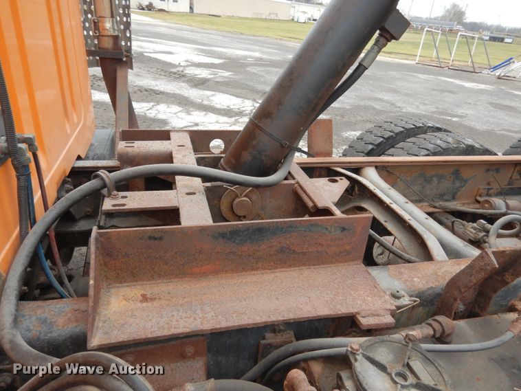 image for item JK9854 2002 International 4900  dump truck