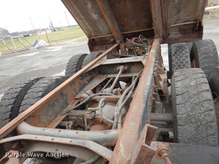 image for item JK9854 2002 International 4900  dump truck