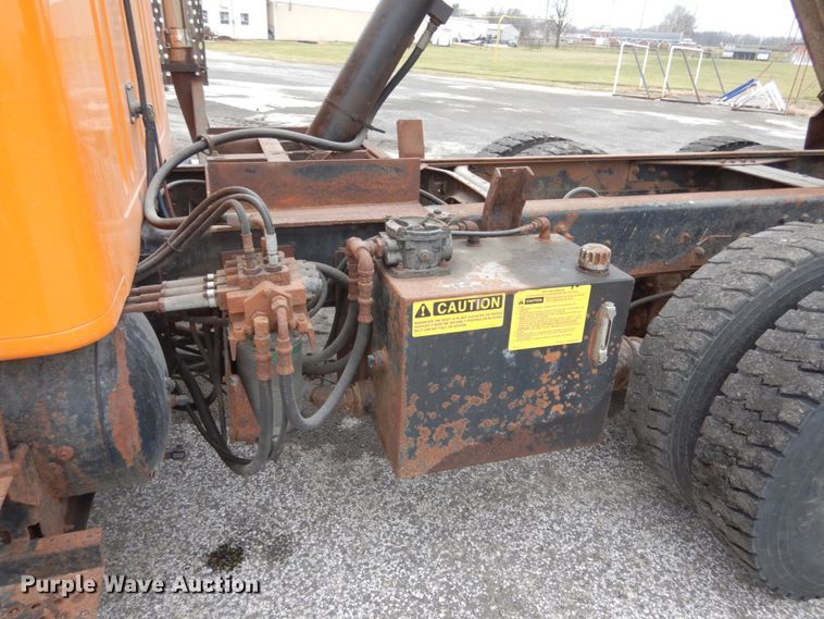 image for item JK9854 2002 International 4900  dump truck