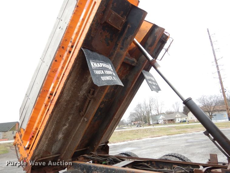 image for item JK9854 2002 International 4900  dump truck