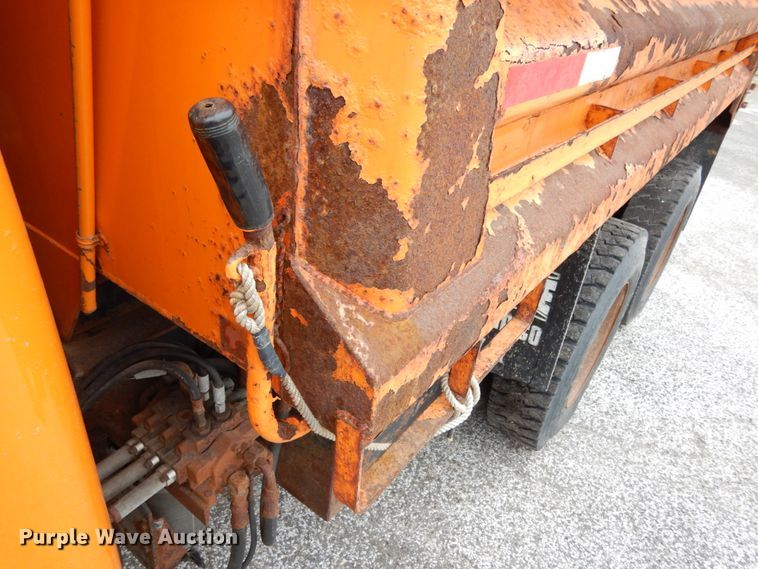 image for item JK9854 2002 International 4900  dump truck