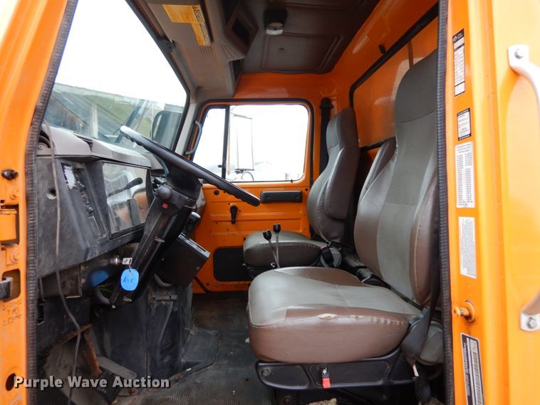 image for item JK9854 2002 International 4900  dump truck