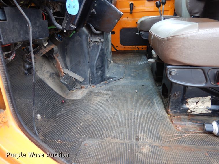 image for item JK9854 2002 International 4900  dump truck