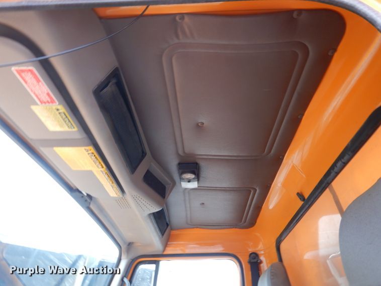 image for item JK9854 2002 International 4900  dump truck