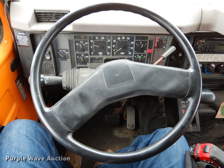 image for item JK9854 2002 International 4900  dump truck