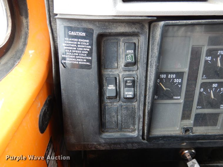 image for item JK9854 2002 International 4900  dump truck