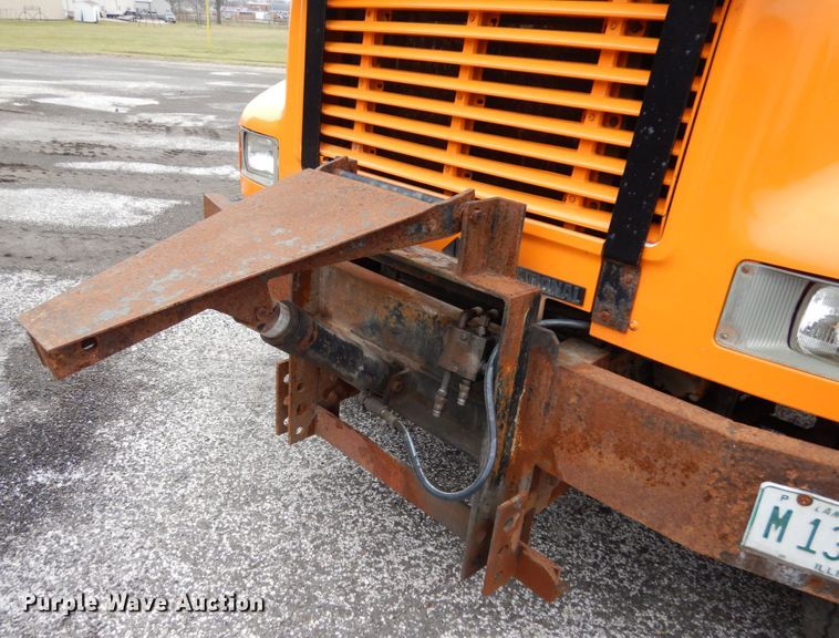 image for item JK9854 2002 International 4900  dump truck