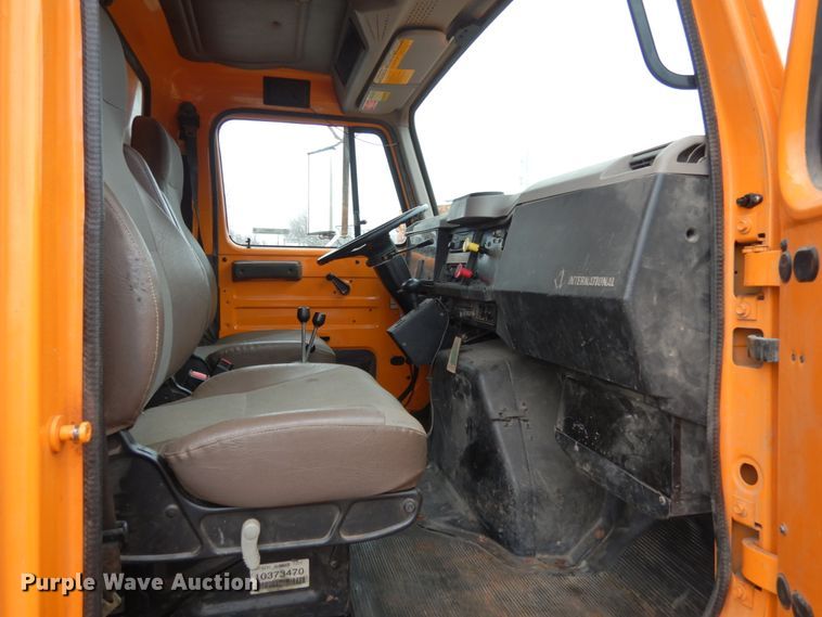 image for item JK9854 2002 International 4900  dump truck