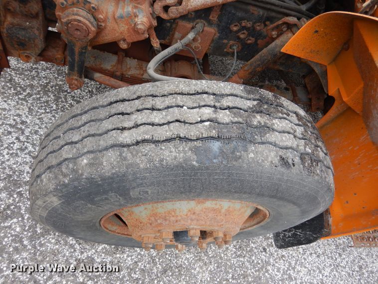 image for item JK9854 2002 International 4900  dump truck