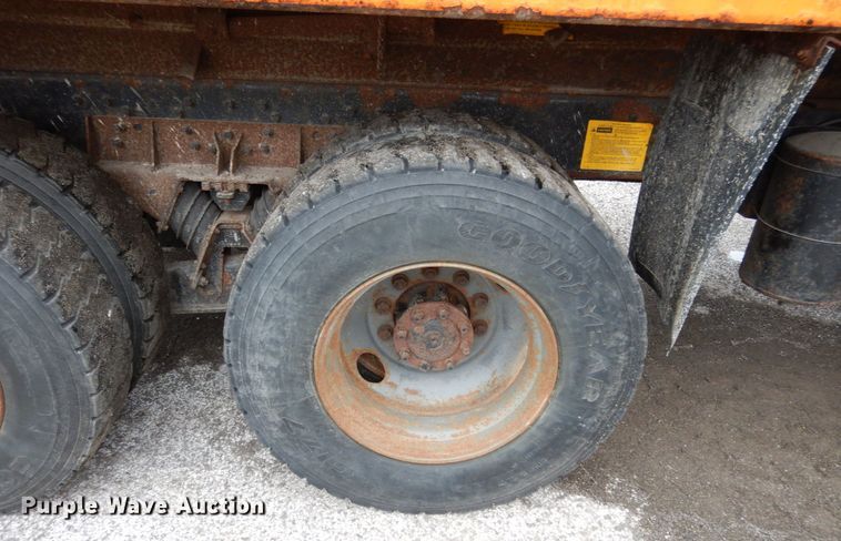 image for item JK9854 2002 International 4900  dump truck