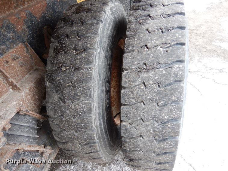 image for item JK9854 2002 International 4900  dump truck