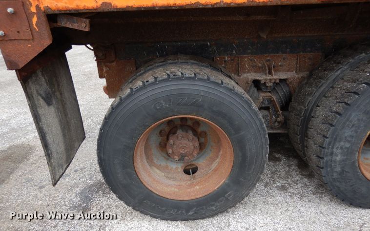 image for item JK9854 2002 International 4900  dump truck