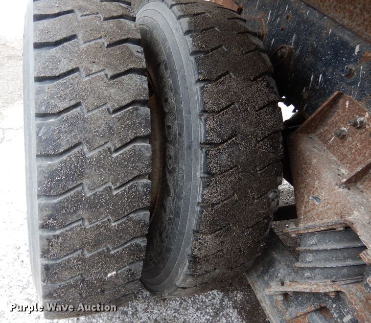 image for item JK9854 2002 International 4900  dump truck