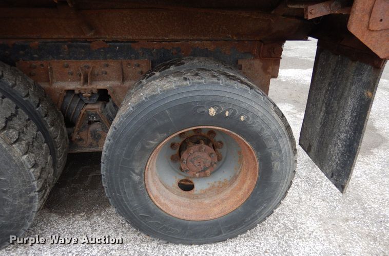 image for item JK9854 2002 International 4900  dump truck