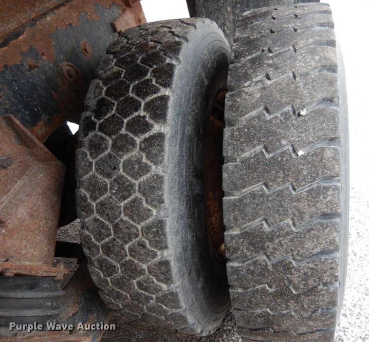 image for item JK9854 2002 International 4900  dump truck