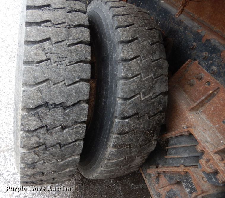 image for item JK9854 2002 International 4900  dump truck