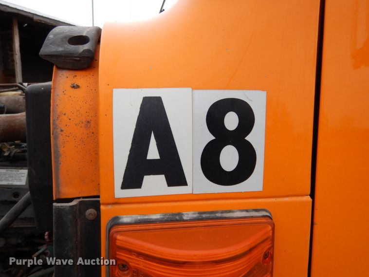 image for item JK9854 2002 International 4900  dump truck