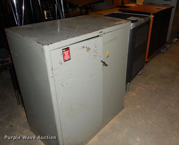 image for item JS9289 (3) charging stations