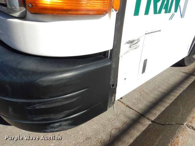 image for item JS9299 2004 Gillig G29B102N4  transit bus