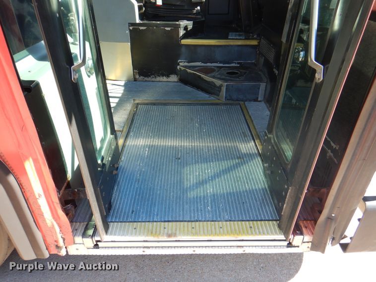 image for item JS9299 2004 Gillig G29B102N4  transit bus