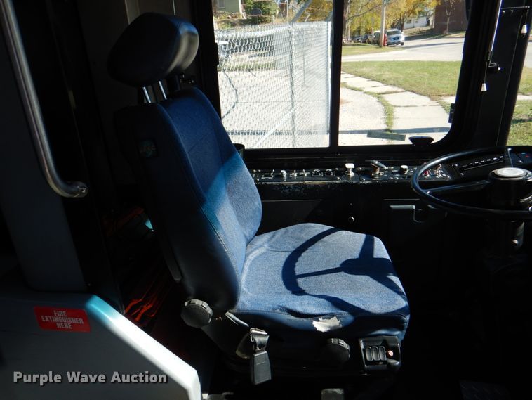 image for item JS9299 2004 Gillig G29B102N4  transit bus