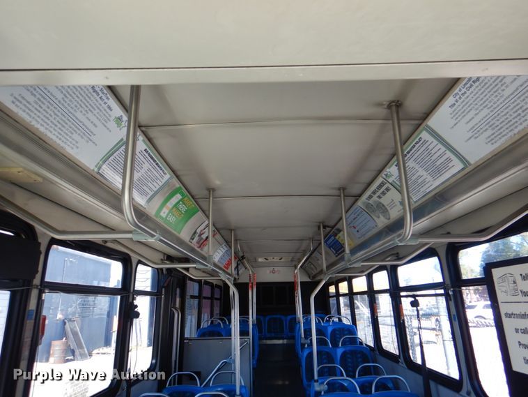 image for item JS9299 2004 Gillig G29B102N4  transit bus