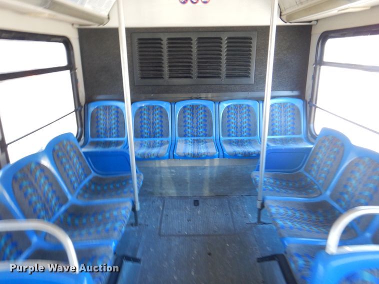 image for item JS9299 2004 Gillig G29B102N4  transit bus