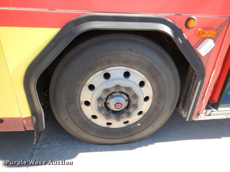 image for item JS9299 2004 Gillig G29B102N4  transit bus