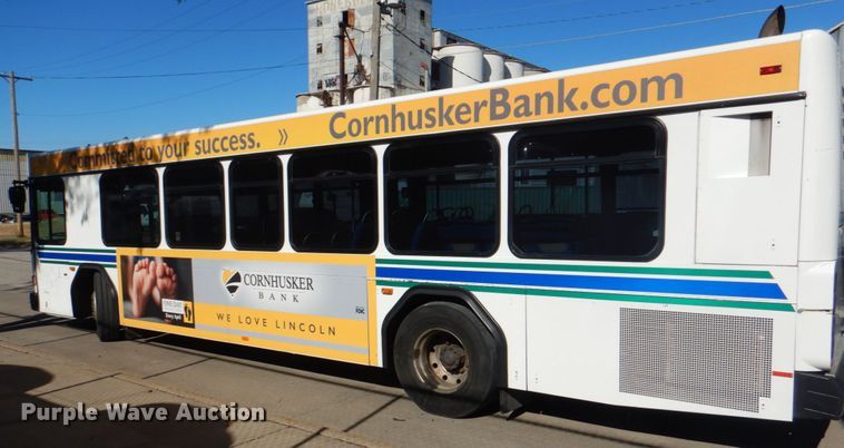 image for item JS9301 2004 Gillig G29B102N4  transit bus