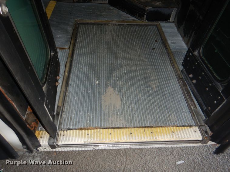 image for item JS9301 2004 Gillig G29B102N4  transit bus