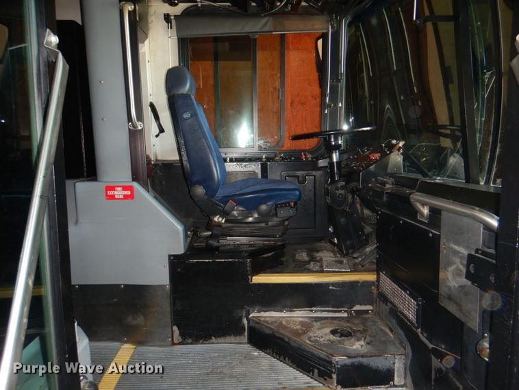 image for item JS9301 2004 Gillig G29B102N4  transit bus