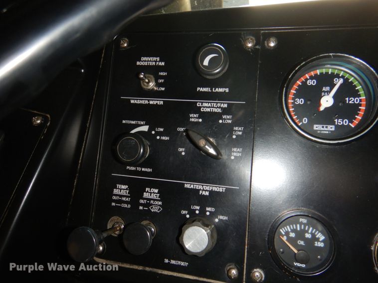 image for item JS9301 2004 Gillig G29B102N4  transit bus