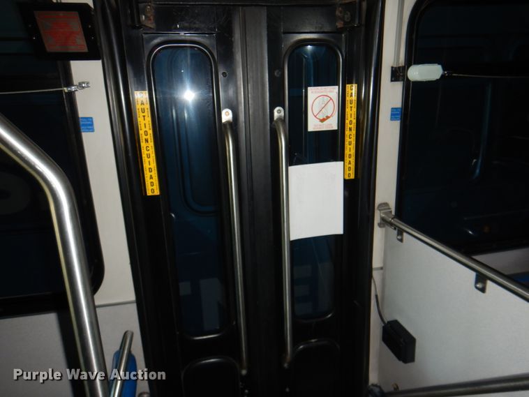 image for item JS9301 2004 Gillig G29B102N4  transit bus