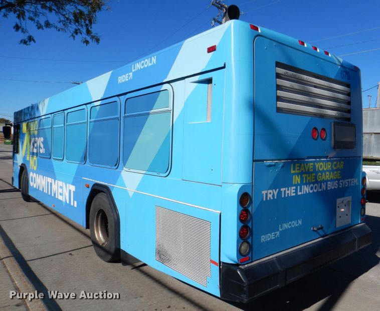 image for item JS9302 2004 Gillig G29B102N4  transit bus