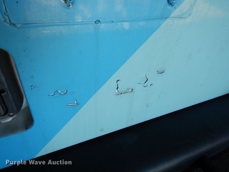 image for item JS9302 2004 Gillig G29B102N4  transit bus