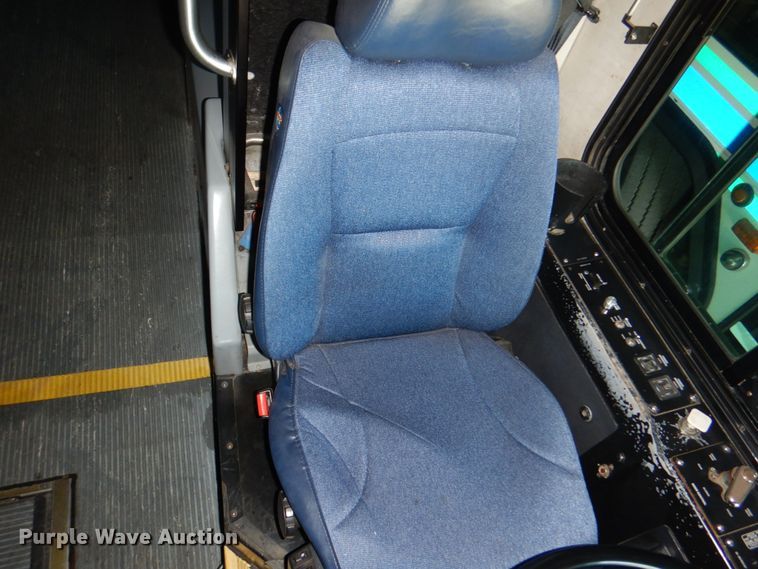 image for item JS9302 2004 Gillig G29B102N4  transit bus