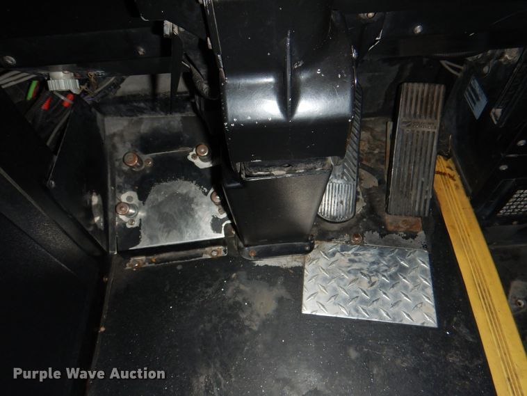 image for item JS9302 2004 Gillig G29B102N4  transit bus