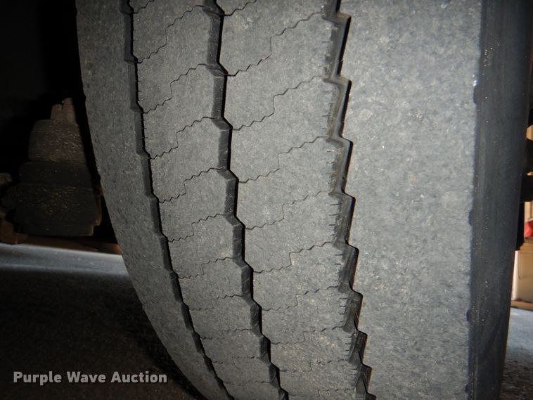 image for item JS9302 2004 Gillig G29B102N4  transit bus