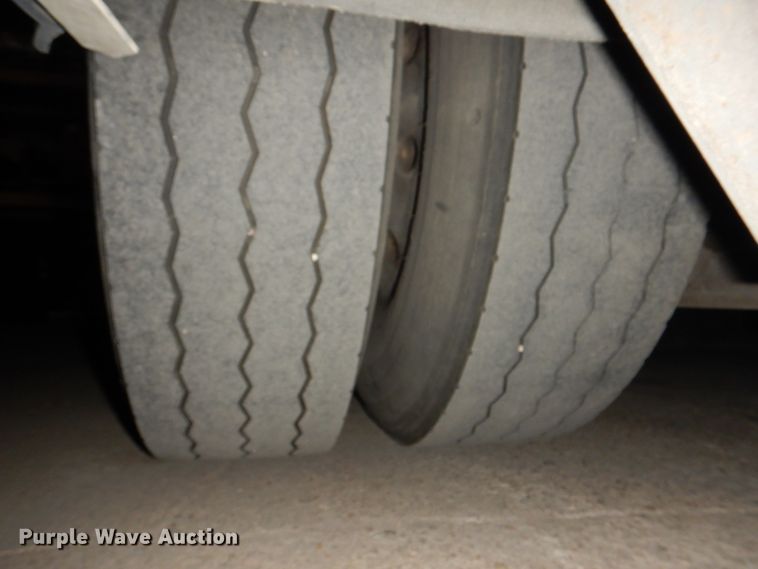 image for item JS9302 2004 Gillig G29B102N4  transit bus