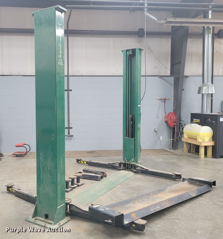 image for item KH9916 Golf-Lift GL9PYGRG  two post automotive lift