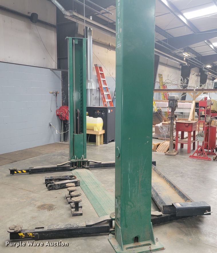 image for item KH9916 Golf-Lift GL9PYGRG  two post automotive lift