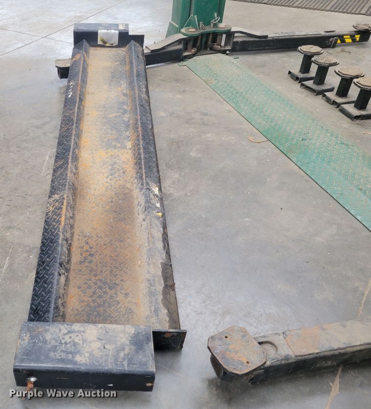 image for item KH9916 Golf-Lift GL9PYGRG  two post automotive lift