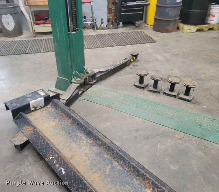 image for item KH9916 Golf-Lift GL9PYGRG  two post automotive lift