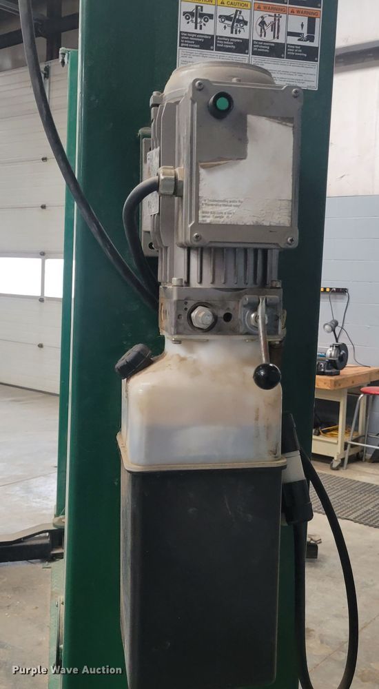 image for item KH9916 Golf-Lift GL9PYGRG  two post automotive lift