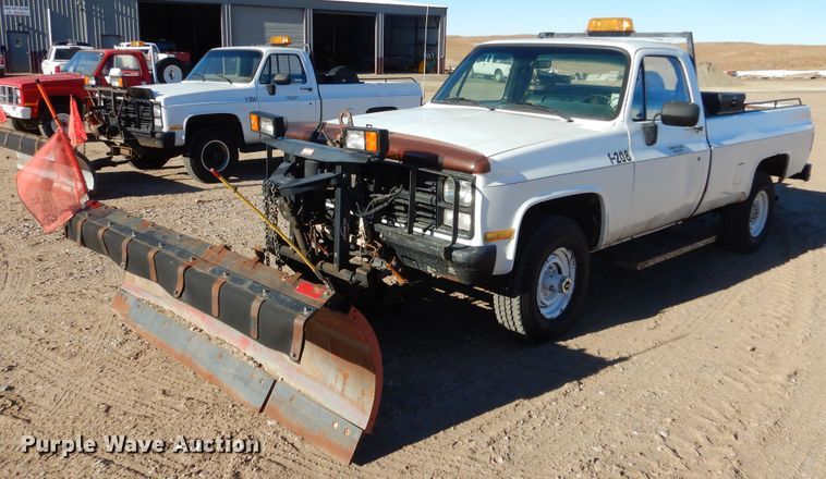 image for item KO9014 1985 Chevrolet D30  pickup truck