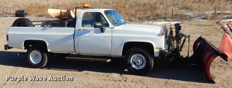 image for item KO9014 1985 Chevrolet D30  pickup truck