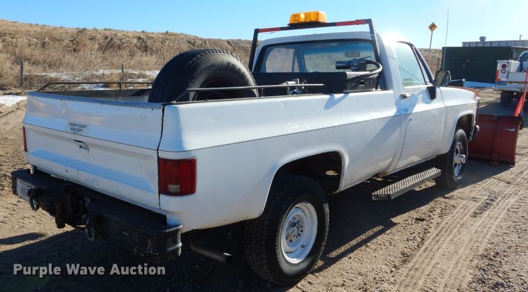 image for item KO9014 1985 Chevrolet D30  pickup truck