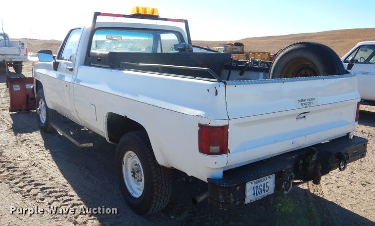 image for item KO9014 1985 Chevrolet D30  pickup truck